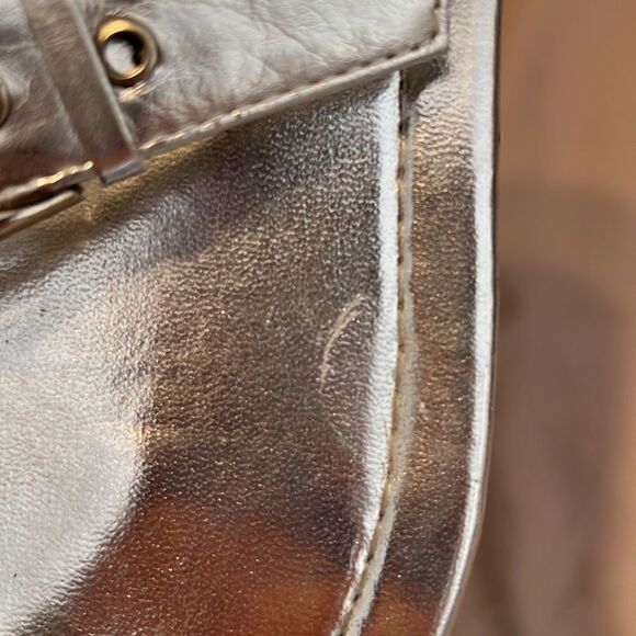 JENI silver flip flops w/adjustable buckle worn 4x GUC - Picture 4 of 9